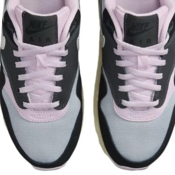 Nike Air Max 1Black and Pink Sneakers